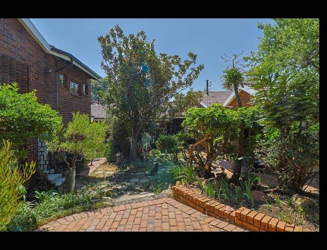 5 BEDROOM HOUSE FOR SALE IN MONDEOR